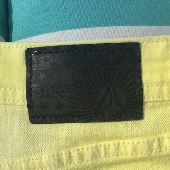 NWT Juniors Volcom High Voltage Cut off Shorts - Picture 5 of 12